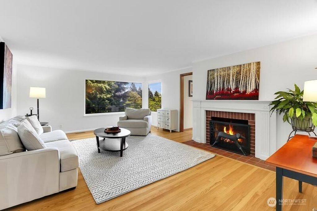 Photo of 16524 37th Avenue NE, Lake Forest Park, WA 98155 (MLS # 2377523)
