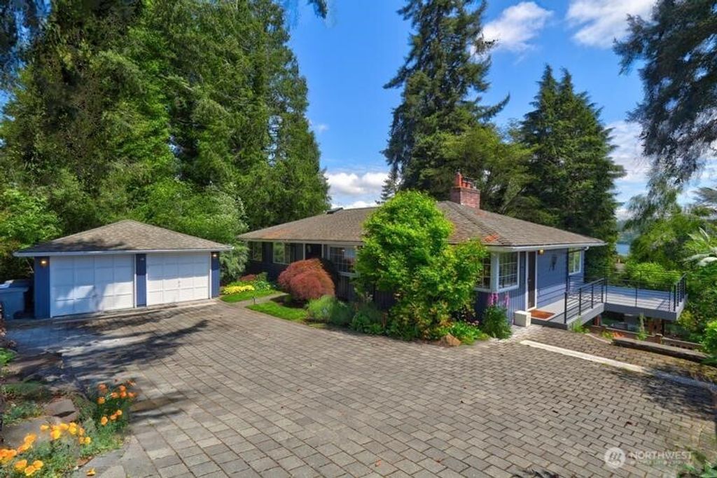 Photo of 16524 37th Avenue NE, Lake Forest Park, WA 98155 (MLS # 2377523)