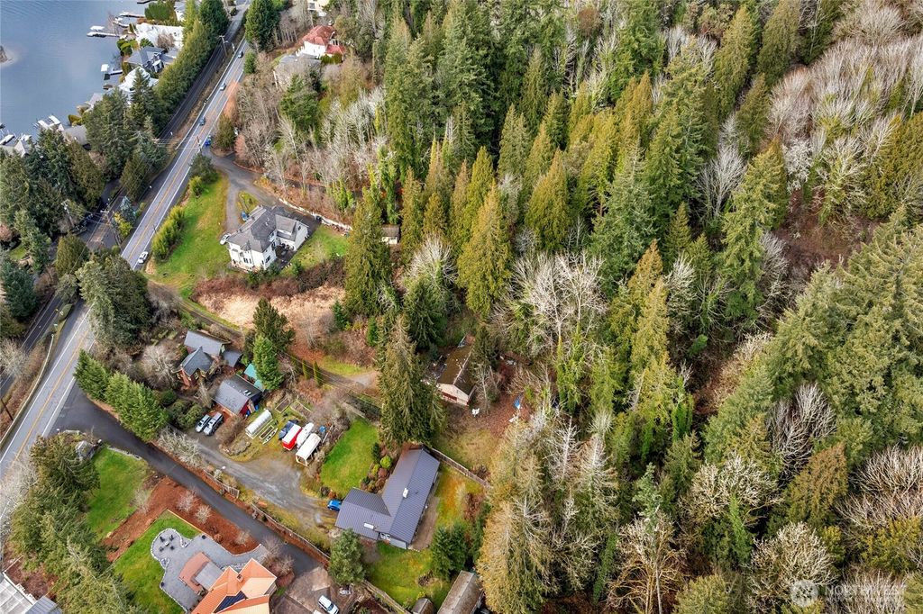 Photo of 3602 E Lake Sammamish Parkway NE, Sammamish, WA 98074 (MLS # 2338020)