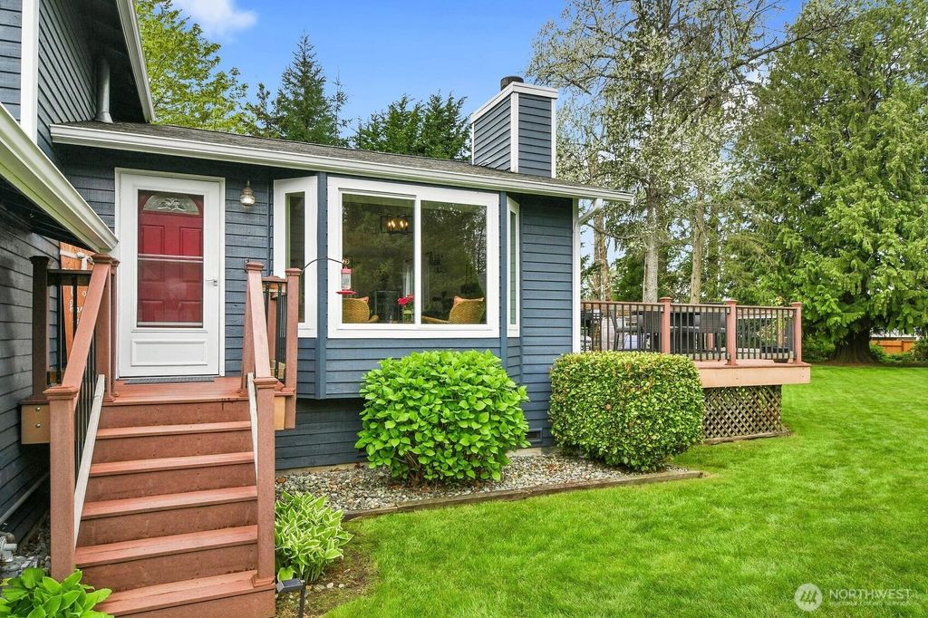 Photo of 16226 2nd Place W, Lynnwood, WA 98087 (MLS # 2515974)