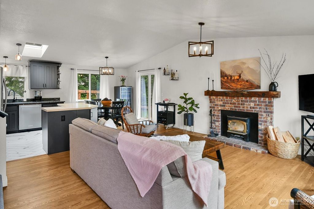Photo of 16226 2nd Place W, Lynnwood, WA 98087 (MLS # 2515974)