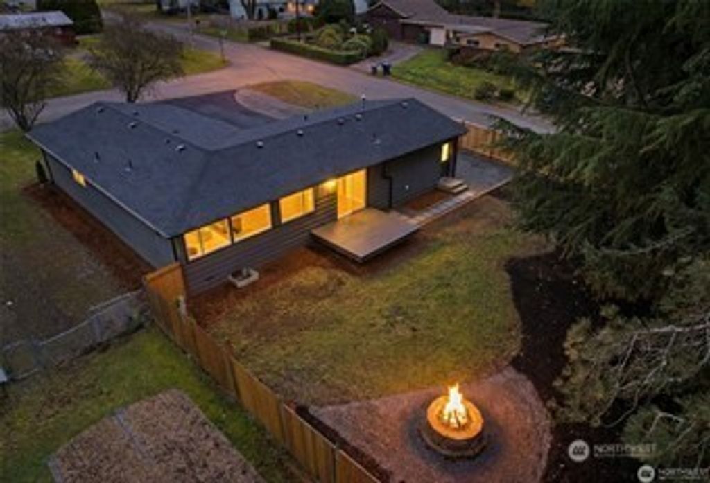 Photo of 30041 14th Avenue S, Federal Way, WA 98003 (MLS # 2487843)