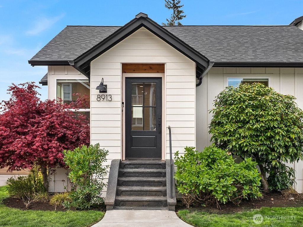 Photo of 8913 8th Avenue NE #2, Seattle, WA 98115 (MLS # 2509322)