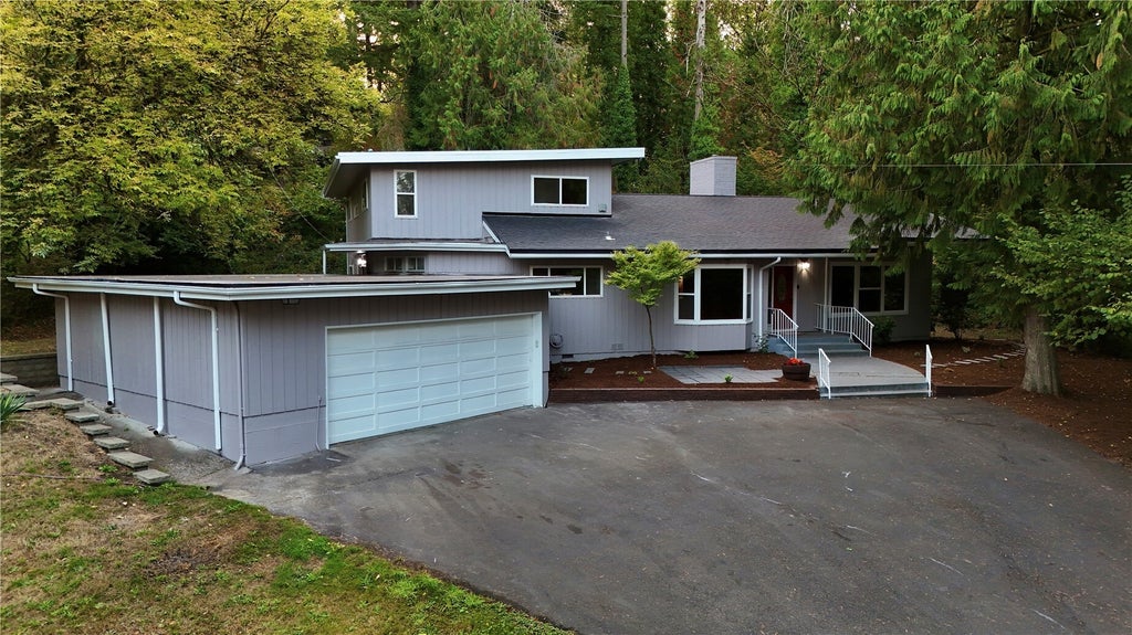 Photo of 2918 Glenwood Drive, Longview, WA 98632 (MLS # 2598148)