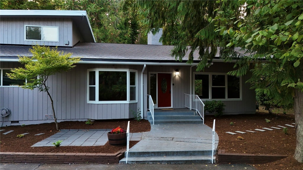 Photo of 2918 Glenwood Drive, Longview, WA 98632 (MLS # 2598148)