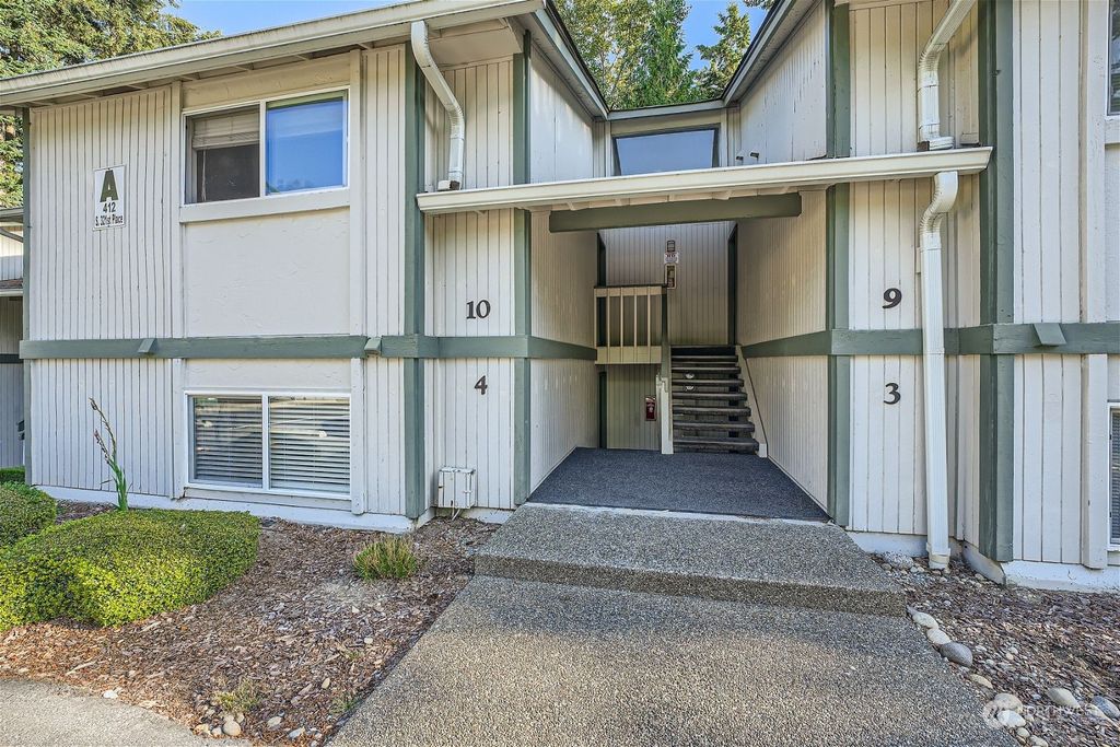 Photo of 412 S 321st Place #A4, Federal Way, WA 98003 (MLS # 2267000)