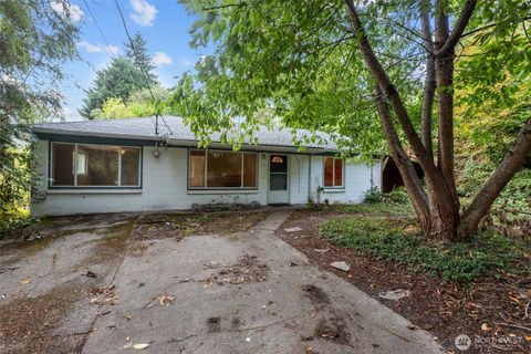Photo of 1011 NE 158th Street, Shoreline, WA 98155 (MLS # 2439631)
