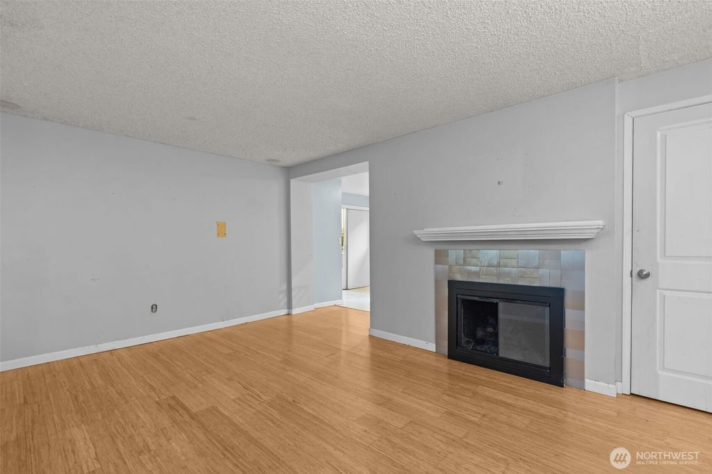 Photo of 1011 NE 158th Street, Shoreline, WA 98155 (MLS # 2439631)