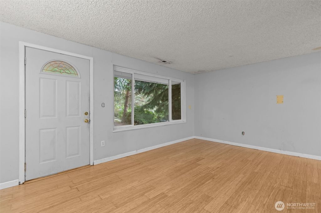 Photo of 1011 NE 158th Street, Shoreline, WA 98155 (MLS # 2439631)
