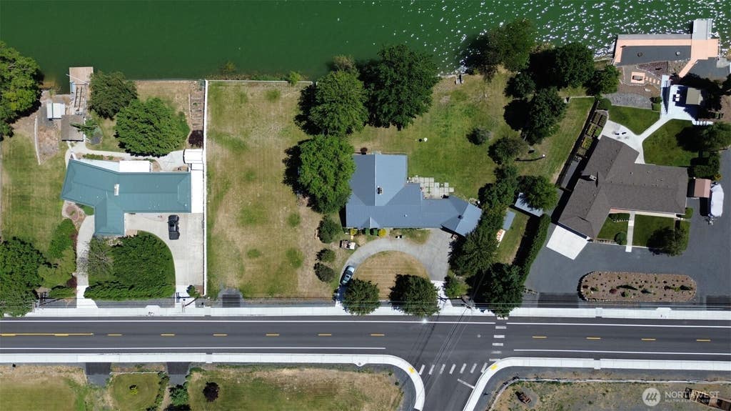 Photo of 2009 Westshore Drive, Moses Lake, WA 98837 (MLS # 2543898)