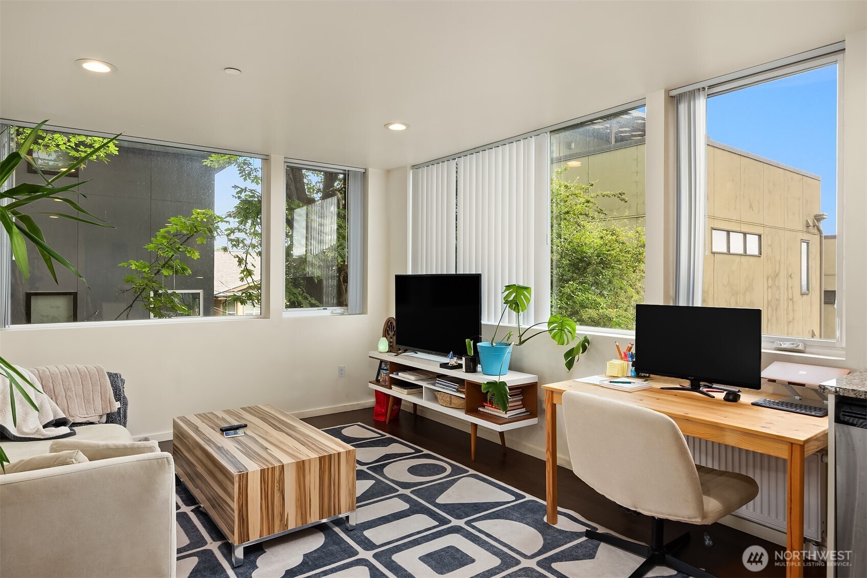 1814 E Denny Way