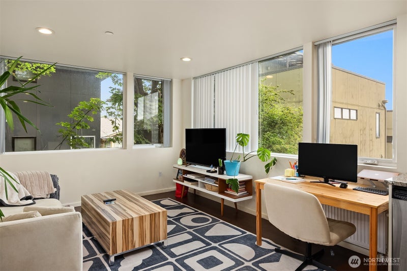 1814 E Denny Way
