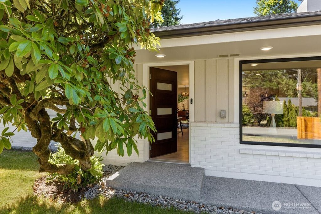 Photo of 18733 50th Avenue NE, Lake Forest Park, WA 98155 (MLS # 2425526)