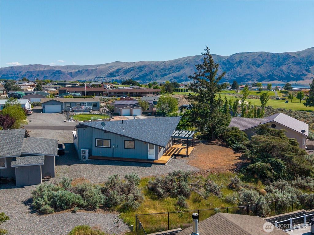 Photo of 412 Apple Place SW, Mattawa, WA 99349 (MLS # 2513882)