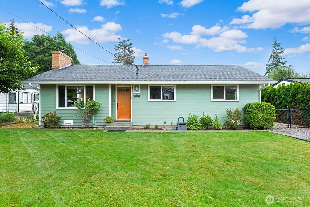 Photo of 16026 16th Avenue SW, Burien, WA 98166 (MLS # 2568657)