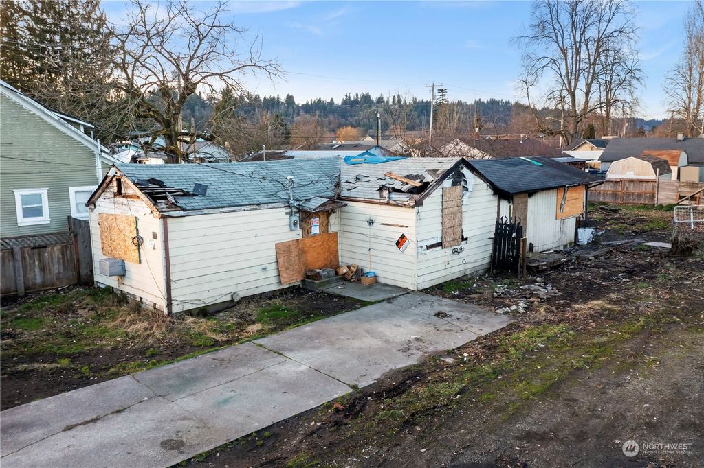 Photo of 105 Wayne Avenue, Pacific, WA 98047 (MLS # 2035858)