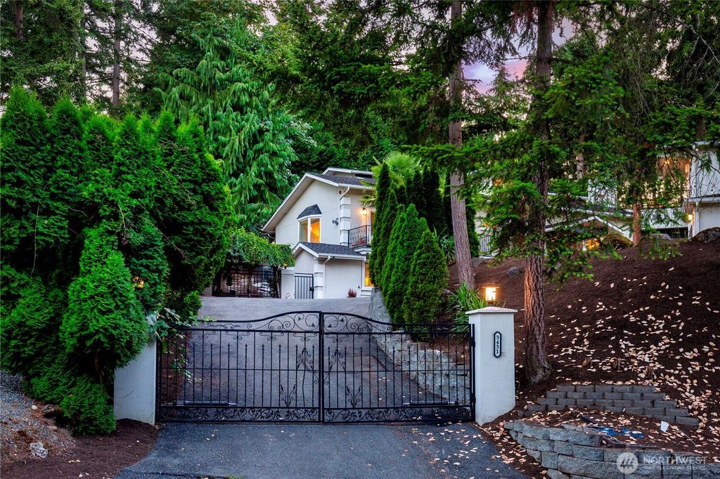 Photo of 3431 96th Avenue NE, Clyde Hill, WA 98004 (MLS # 2358975)