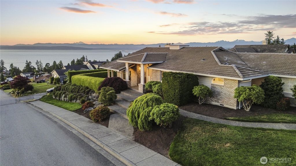 Photo of 5115 33rd Avenue W, Everett, WA 98203 (MLS # 2392607)