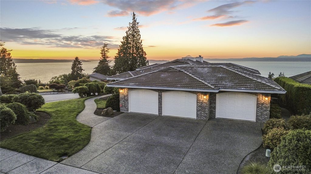 Photo of 5115 33rd Avenue W, Everett, WA 98203 (MLS # 2392607)