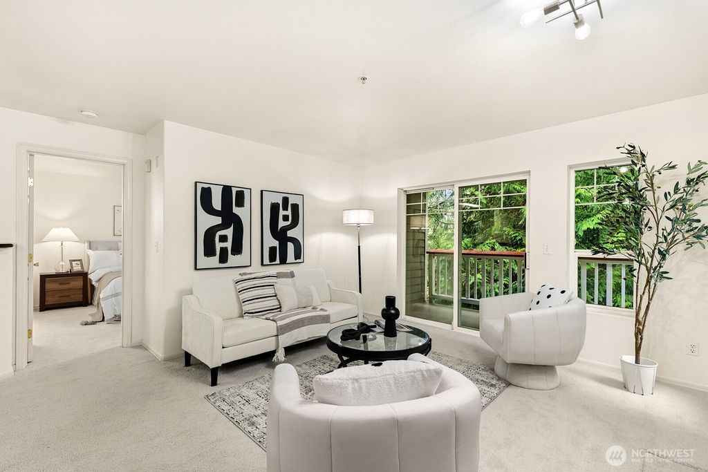 Photo of 18501 SE Newport Way #H237, Issaquah, WA 98027 (MLS # 2467704)