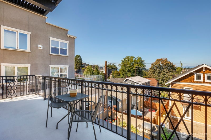 1909 10th Avenue W 201
