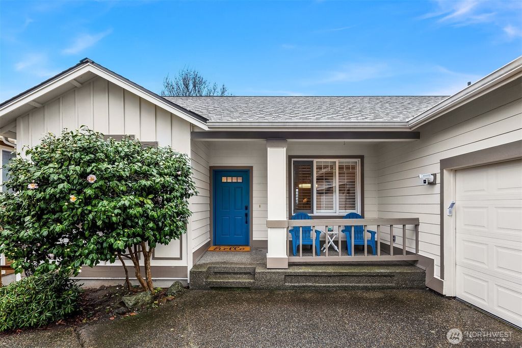 Photo of 2402 NE 19th Street, Renton, WA 98056 (MLS # 2476562)