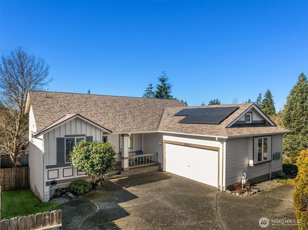 Photo of 2402 NE 19th Street, Renton, WA 98056 (MLS # 2476562)