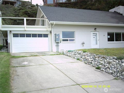562 Pebble Beach Drive Oak Harbor WA 98239