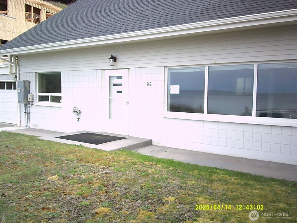 Photo of 562 Pebble Beach Drive, Oak Harbor, WA 98239 (MLS # 2507478)