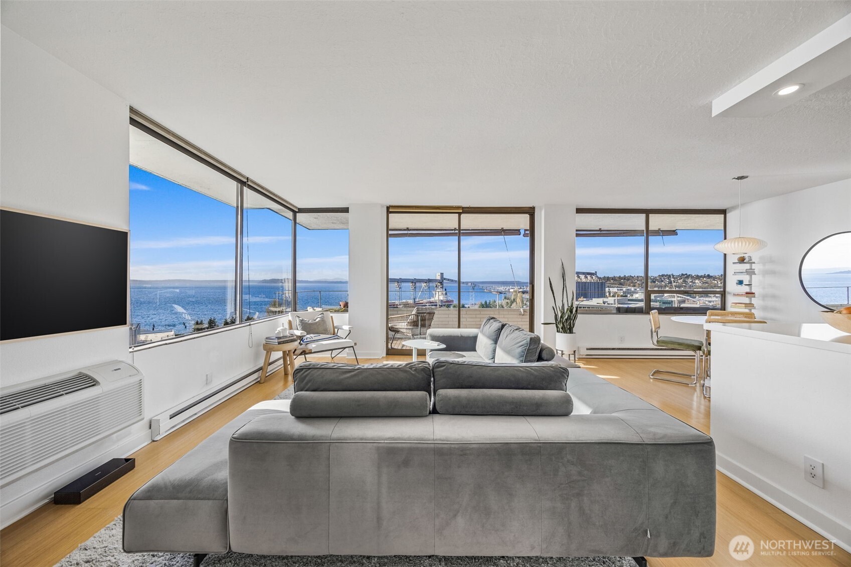 521 5th Avenue W 402