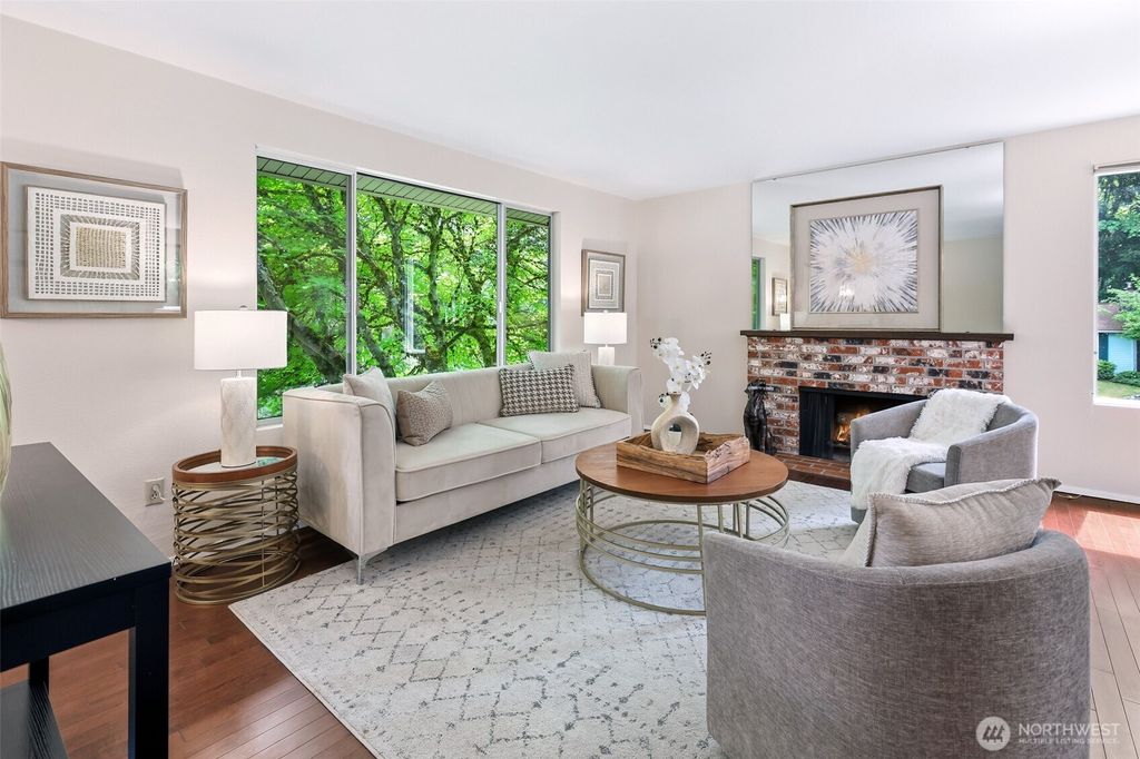 Photo of 155 Capella Drive NW, Issaquah, WA 98027 (MLS # 2519560)