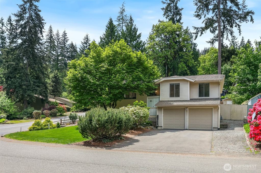 Photo of 155 Capella Drive NW, Issaquah, WA 98027 (MLS # 2519560)