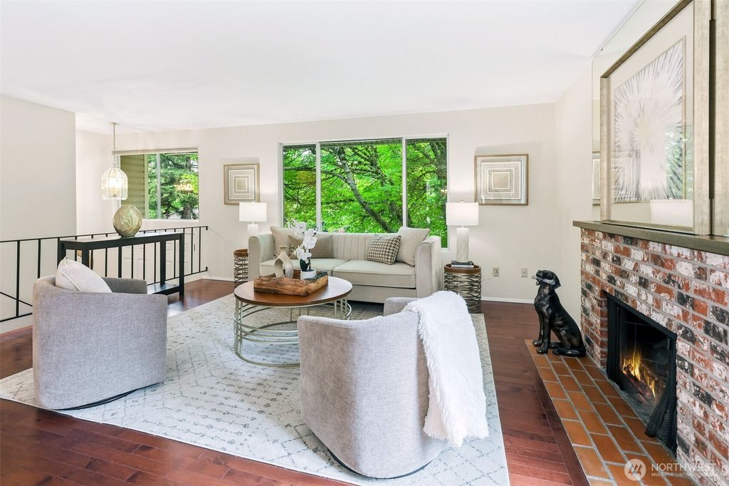 Photo of 155 Capella Drive NW, Issaquah, WA 98027 (MLS # 2519560)