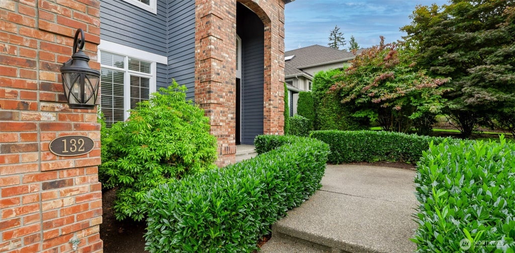 Photo of 132 247th Avenue SE, Sammamish, WA 98074 (MLS # 2579452)