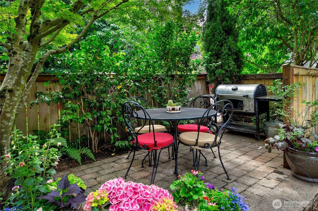 Photo of 444 26th Avenue E, Seattle, WA 98112 (MLS # 2432551)