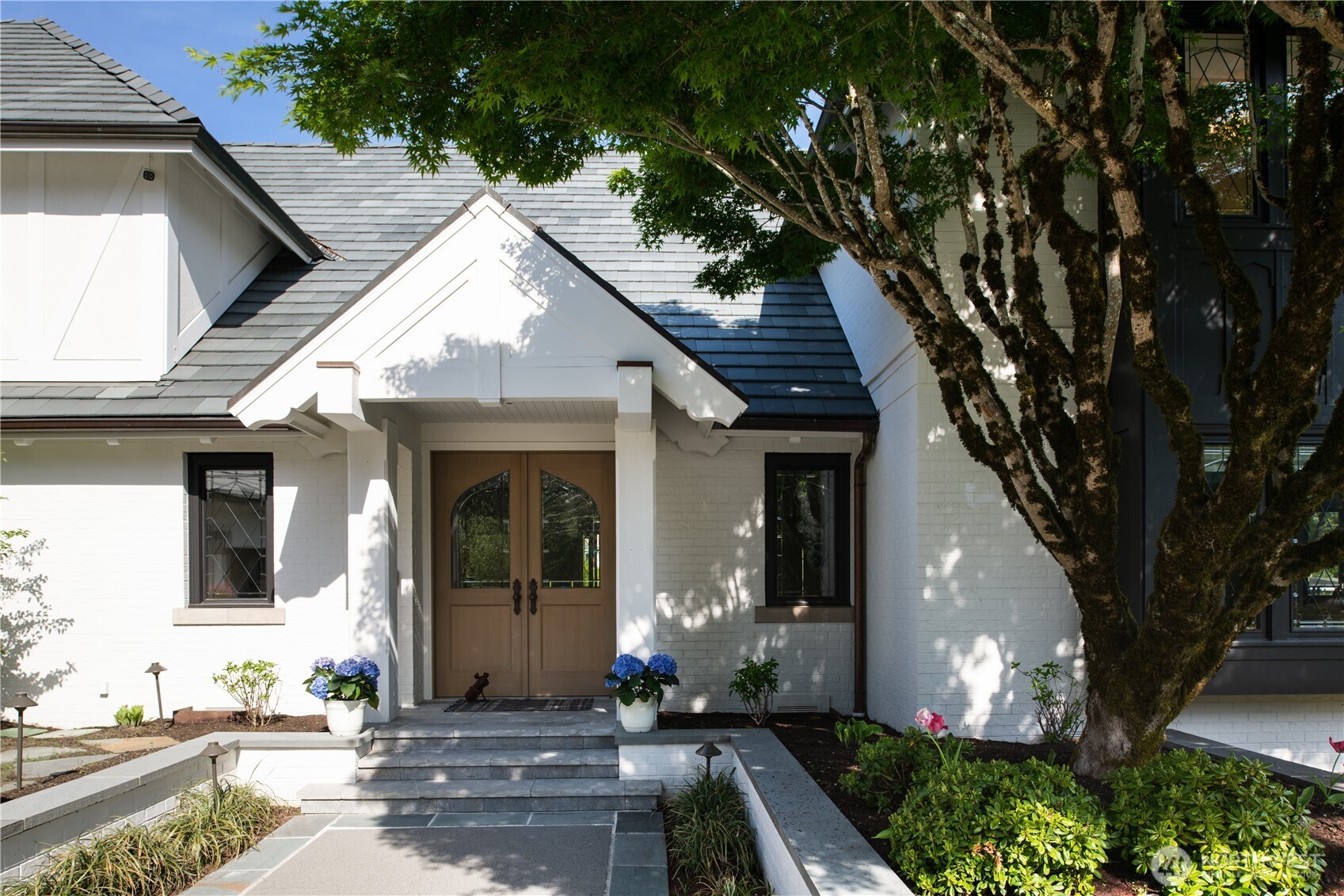 8580 Hunts Point Lane