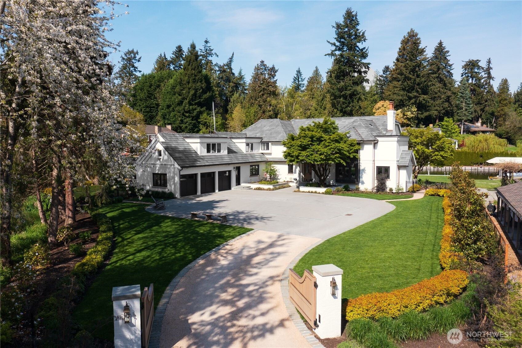 8580 Hunts Point Lane