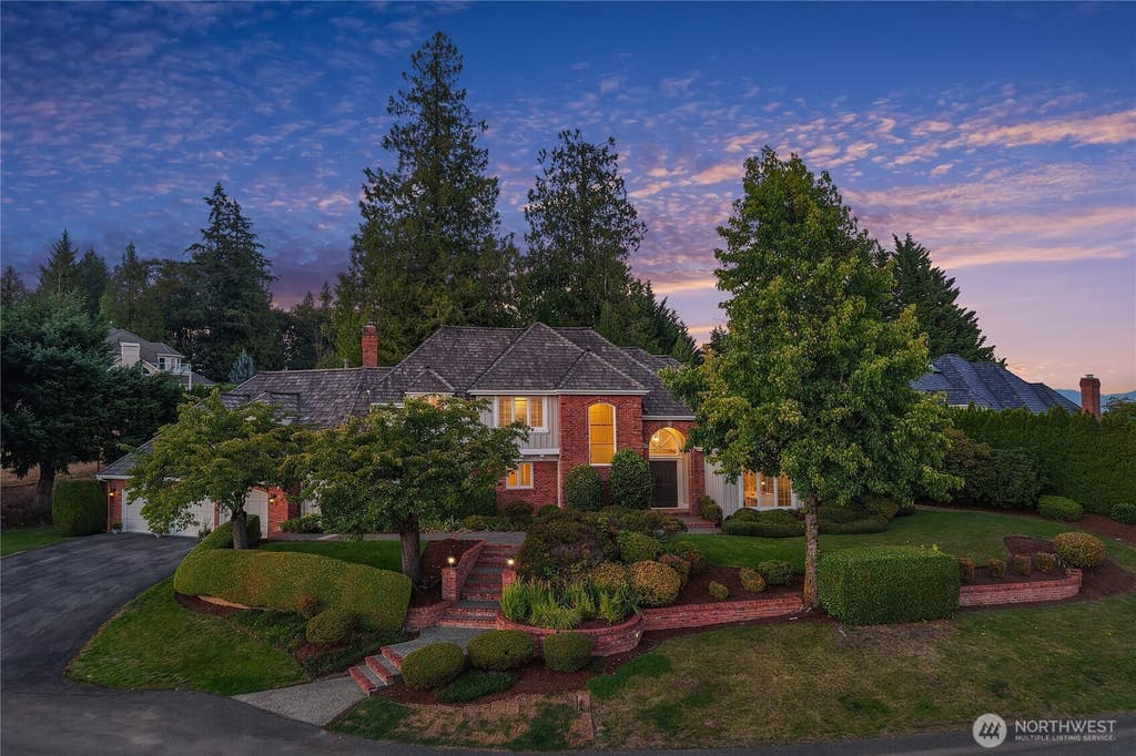 Photo of 23214 SE 47th Way, Sammamish, WA 98075 (MLS # 2571934)