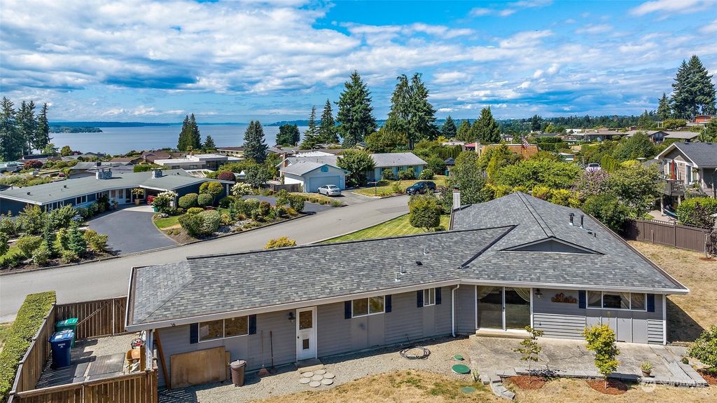 Photo of 815 S 295th Place, Federal Way, WA 98003 (MLS # 2141363)