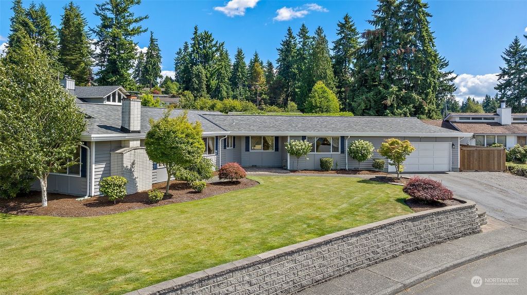 Photo of 815 S 295th Place, Federal Way, WA 98003 (MLS # 2141363)