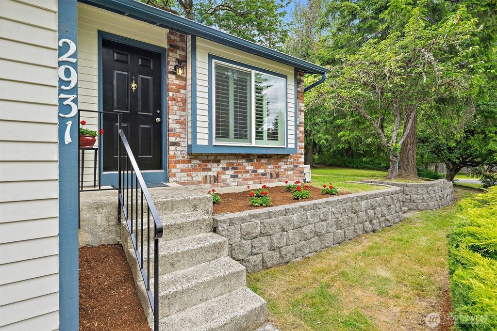 Photo of 2931 230th Avenue NE, Sammamish, WA 98074 (MLS # 2384851)