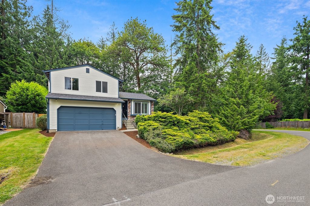 Photo of 2931 230th Avenue NE, Sammamish, WA 98074 (MLS # 2384851)