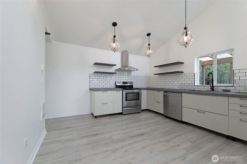 listing image 9366746978645952313