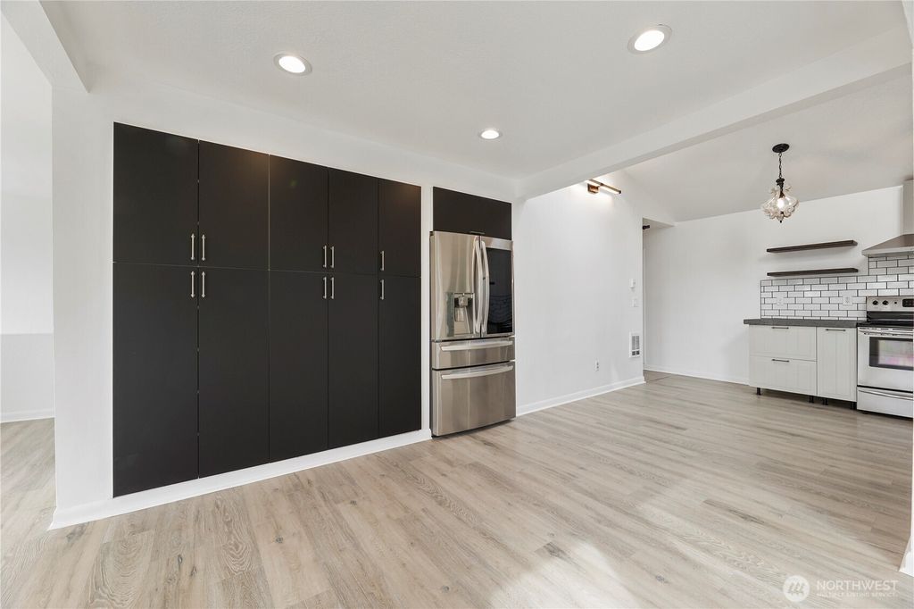 listing image 9362073459597618553