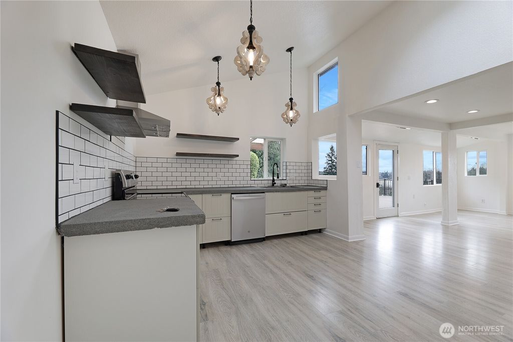 listing image 9362649569845709604