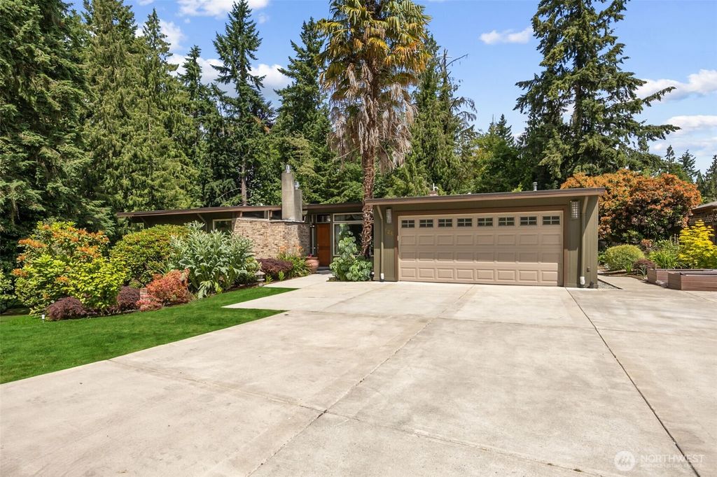 Photo of 126 SW 171st Street, Normandy Park, WA 98166 (MLS # 2392922)