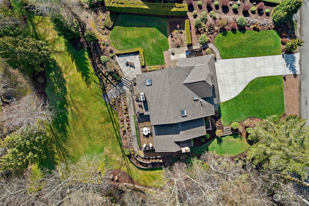 Photo of 13708 229th Dr SE Dr, Issaquah, WA 98027 (MLS # 2056153)