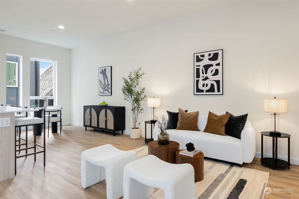 Photo of 203 11th Avenue E, Seattle, WA 98102 (MLS # 2327951)