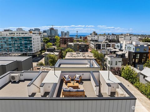 203 11th Avenue E, Seattle, WA 98102 - MLS#: 2327951