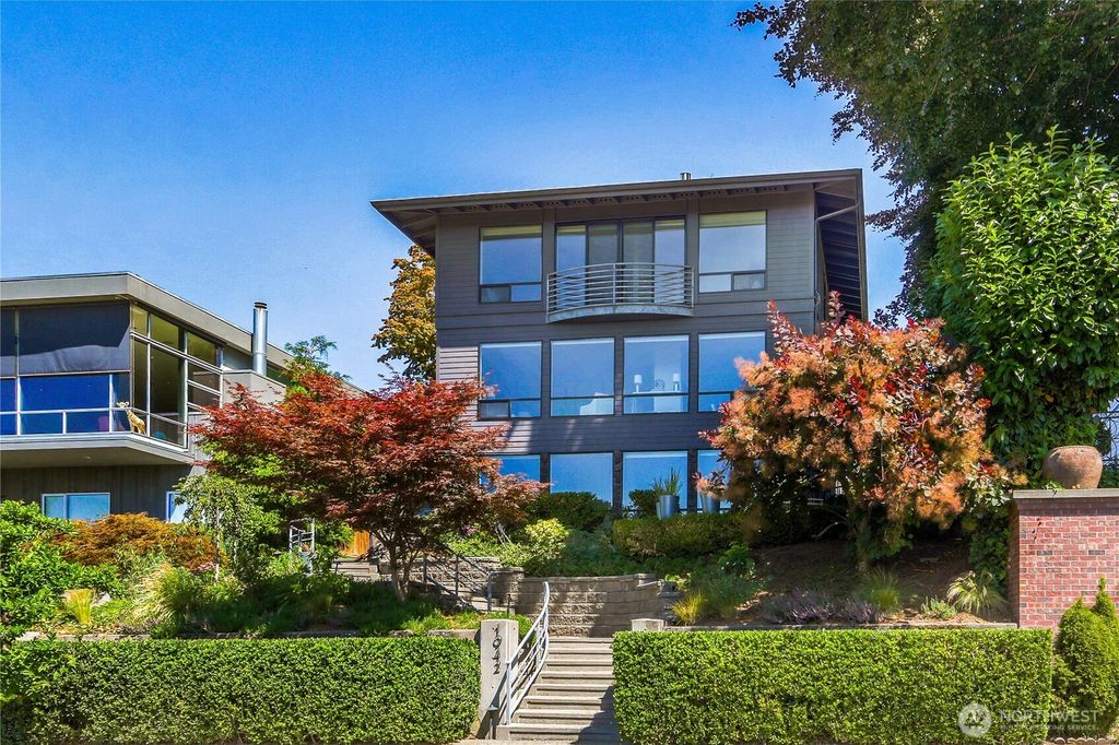 Photo of 1942 7th Avenue W, Seattle, WA 98119 (MLS # 2435456)